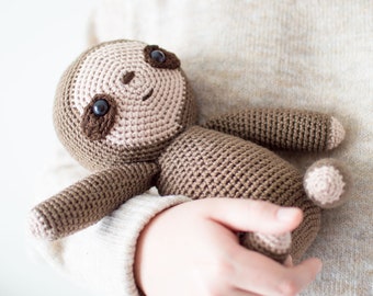 CROCHET PATTERN in English and Spanish - Coco the Lovely Sloth - 8.2"/21 cm. tall - Amigurumi Animal Toy - Instant PDF Download