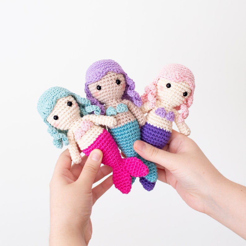 Lucy la Sirena Mini Patrón de Crochet en Inglés y Español Amigurumi Ganchillo Descarga Instantánea PDF imagen 3