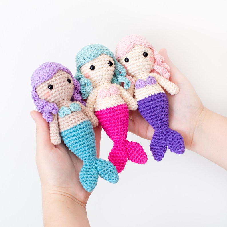 Lucy la Sirena Mini Patrón de Crochet en Inglés y Español Amigurumi Ganchillo Descarga Instantánea PDF imagen 1