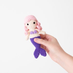 Lucy la Sirena Mini Patrón de Crochet en Inglés y Español Amigurumi Ganchillo Descarga Instantánea PDF imagen 10