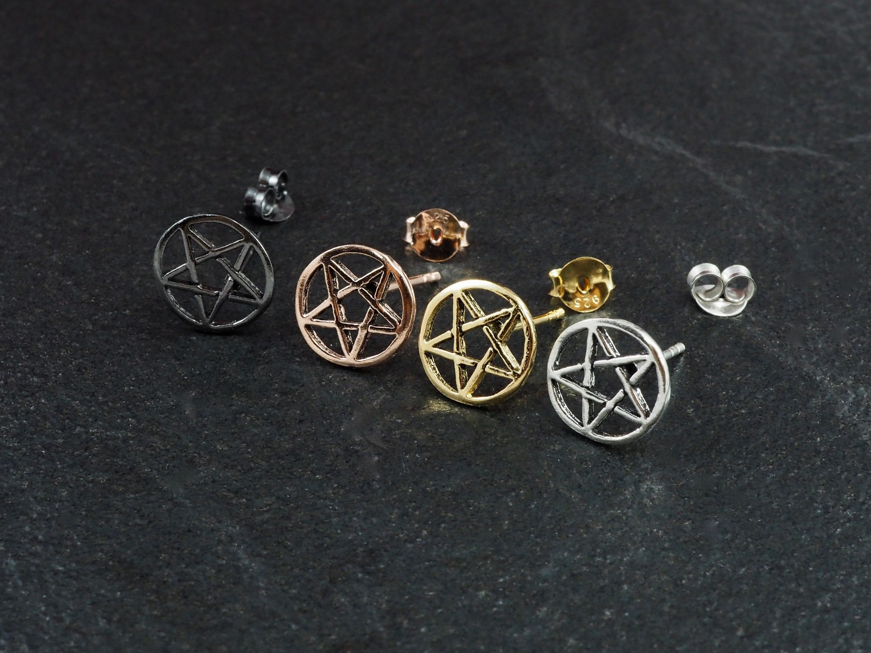 Orecchini pendenti in argento sterling 925 placcato rodio. - Italia
