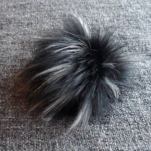 Taille S-XL Noir moucheté fausse fourrure pom pom 4.5 6.5 pouces / 11 17 cm image 3