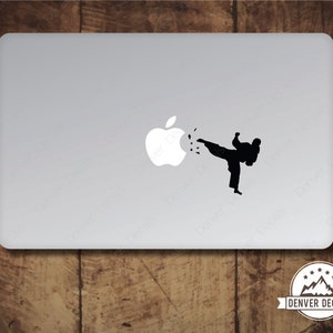 Karate Kicking el Apple Macbook Sticker Mac Decal 13 15, Artes Marciales, Jiu Jitsu, Muay Thai, Krav Maga, Taekwondo, Aikido, Judo