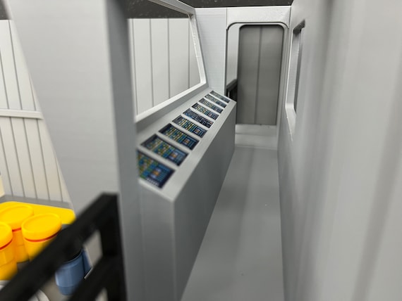 スタートレック　ＴＮＧ　置き物　Ｑ Star Trek TNG Shuttle Bay 3 Playset: Pike Shuttlecraft Model