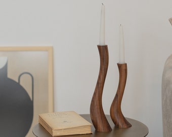 El abrazo de la serenidad: candelabro de madera magistralmente elaborado para una iluminación tranquila y una elegancia atemporal