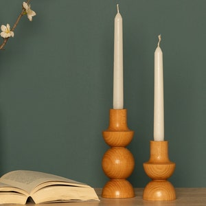 Holz Kerzenhalter AVACAS 2er Set Kerzenständer Kerzenhalter aus Holz Holz-Stumpenkerzenhalter Holz Mid-Century Kerzenständer Bild 2