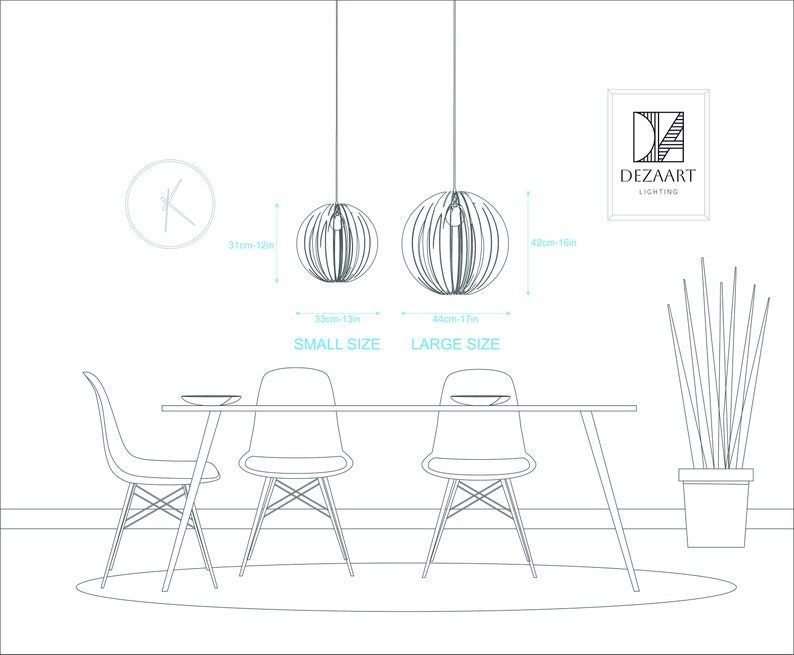 Pu&ograve; includere: Un disegno al tratto di due lampade a sospensione sferiche etichettate DEZAART LIGHTING. La dimensione piccola misura 31 cm di altezza per 33 cm di larghezza, quella grande 42 cm di altezza per 44 cm di larghezza, sopra un tavolo da pranzo.