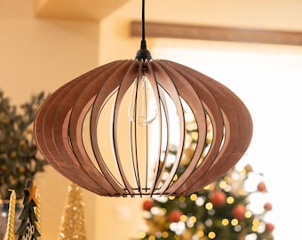 Drewniana lampa sufitowa, lampa wisząca, oprawa drewniana, nowoczesny design, wyspa kuchenna, styl skandynawski, lampa wisząca, naturalne drewno