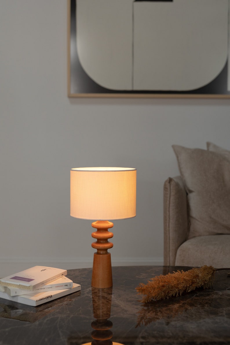 Lámpara de mesa, lámpara de escritorio de madera, lámpara de noche, lámpara de mesa, lámpara de dormitorio, diseño artesanal, estilo moderno, base de madera rústica, lámpara de oficina