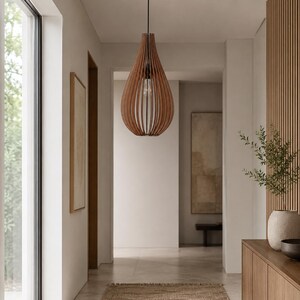 Pendelleuchte aus nachhaltigem Holz: Skandinavischer moderner Kronleuchter Bild 3