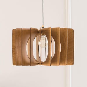 May include: A pendant light fitting featuring a series of vertical, curved light-brown wood panels arranged in a circular pattern around a central clear glass light bulb. The fitting is suspended by a thin black cord with a brass-coloured metal fitting.
