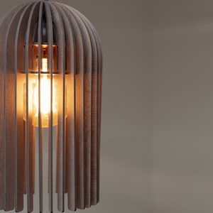 Sophistication simple : luminaire suspendu en bois épuré avec une élégance minimaliste image 5
