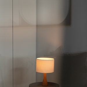 Sculptural Beauty: Handmade Beech Wood Table Lamp with Distorted Base for Unique Elegance image 5