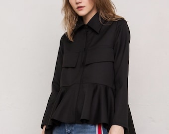 Blusa peplum de lana negra: camisa de diseño a medida, top minimalista moderno para mujer, moda sostenible hecha a mano en Europa.