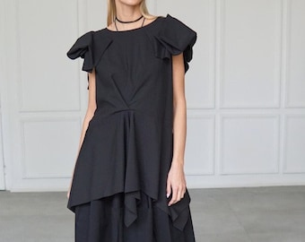 Elegant blouse, Black blouse, Black elegant top with puffed sleeves, Black blouse with pleated cap sleeves and widening silhouette.