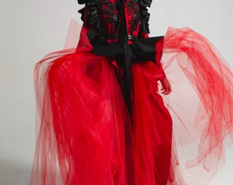 Vestido de diseñador de tul rojo de lujo / Vestido de lana con detalles de encaje / Vestido de noche de alta costura llamativo