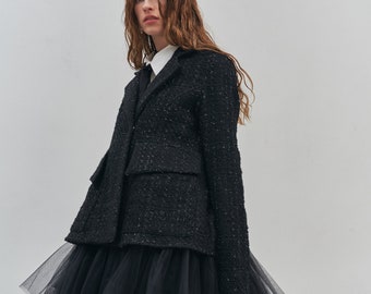 Chic svart tweedkavaj: Elegant texturerad jacka