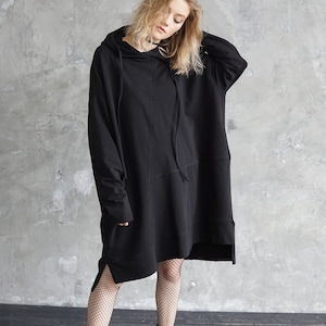 Sweat à capuche oversize noir Long sweat-shirt noir Robe-pull ample image 1