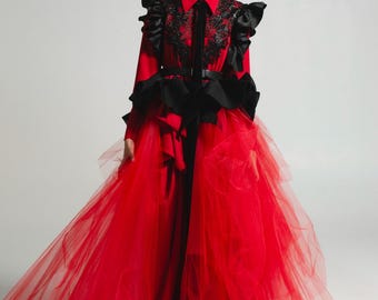 Vestido de tul rojo de diseñador con base de lana Vestido de alta costura hecho a mano con detalles de terciopelo de encaje Ropa de diseñador minimalista europea hecha a pedido