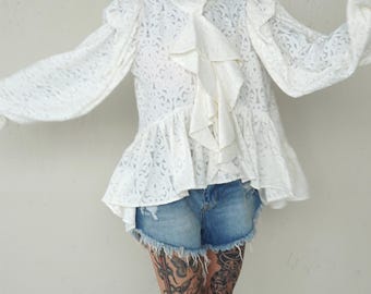 Blusa de gasa blanca con volantes: Top bohemio para festivales