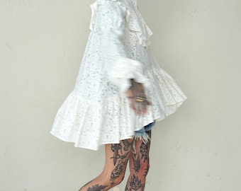 Blusa de gasa blanca con volantes: top bohemio para festivales