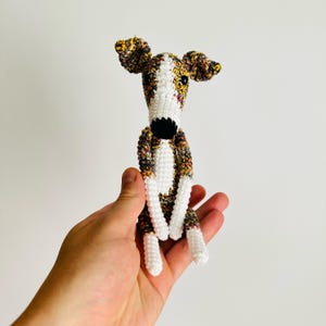 Levriero tigrato, levriero mini, cane di peluche - regalo fatto a mano per gli amanti dei cani