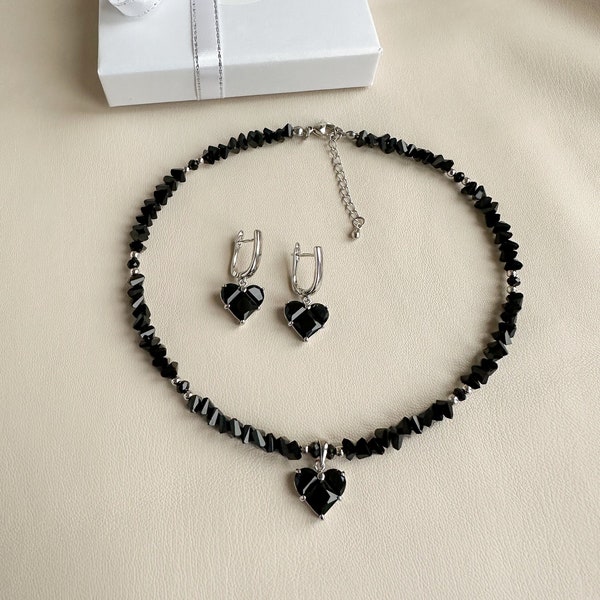 Black Crystal Necklace, Black Gothic Choker with heart pedant, Black Bridal jewelry, Black Wedding Necklace