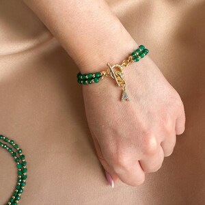 Pulsera con letra inicial, pulsera de ágata verde y esmeralda, pulsera de cuentas personalizada, idea de regalo personal