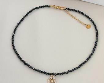 Gargantilla pequeña de espinela negra con colgante de árbol genealógico, collar con piedra de nacimiento, joyería minimalista con cuentas, regalo de boda gótico