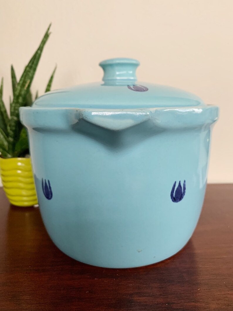 1950s made in USA Vintage retro Cronin light blue tulip pattern casserole dish