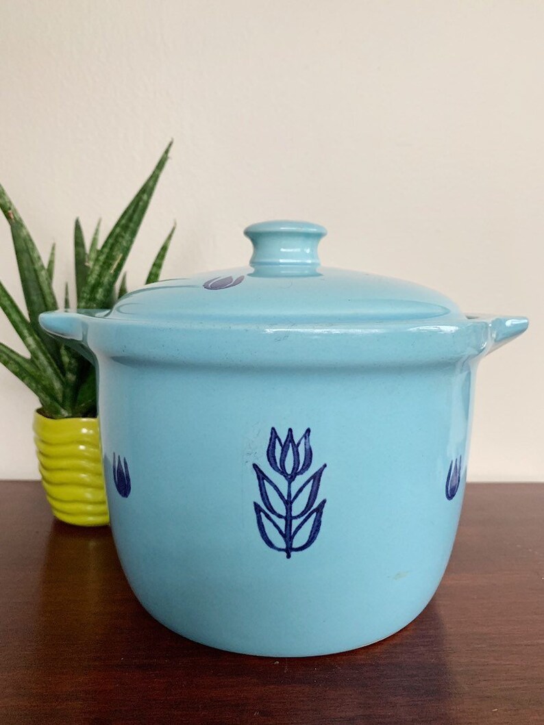 1950s made in USA Vintage retro Cronin light blue tulip pattern casserole dish
