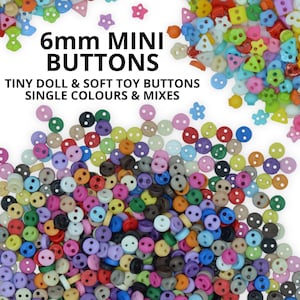 Puede incluir: Una gran colección de mini botones de 6mm en varios colores y formas, incluyendo diseños redondos, de estrella y de corazón. El texto 6mm MINI BUTTONS y TINY DOLL & SOFT TOY BUTTONS SINGLE COLOURS & MIXES está impreso en negro sobre el fondo blanco.