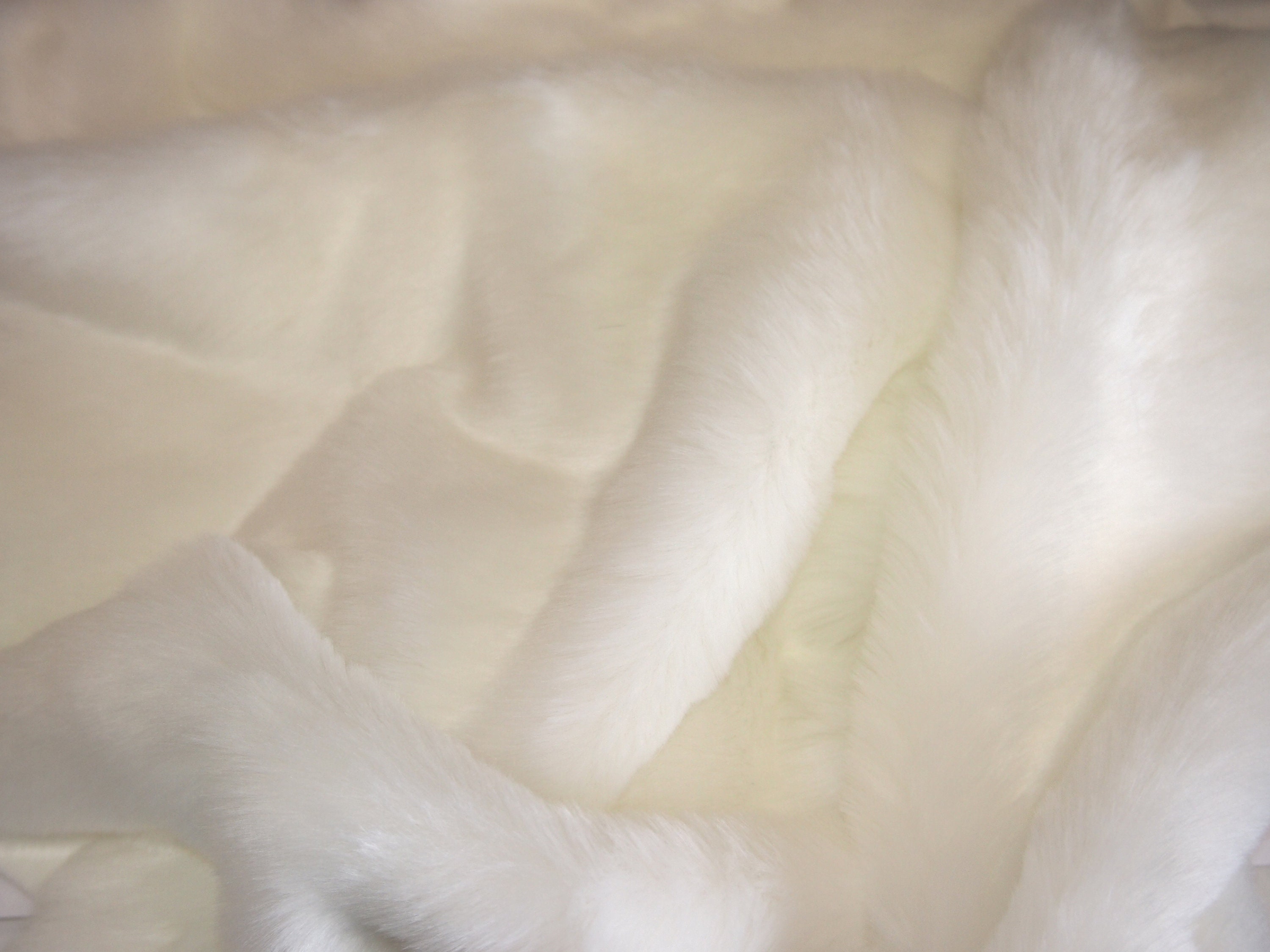 Luxurious faux fur fabric, imitation mink, cream pink 