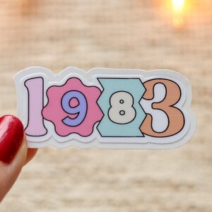 カスタム誕生年粘着ビニールステッカー、市外局番、任意の桁数、数字を選択、誕生日、新生児ギフト