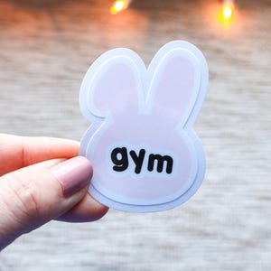 Adhesivo de vinilo troquelado con forma de conejito "Gimnasio" hecho a mano