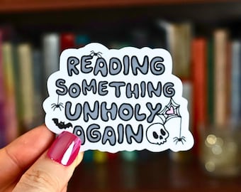 Pegatina obscena: "Leyendo algo profano otra vez", vinilo divertido para amantes de los libros, regalo para lectores de humor negro, amantes del romance