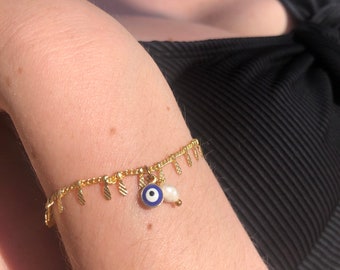 Bracelet LOUKA - golden brass with water pearl and evil eye charm  - Marie de la Louise