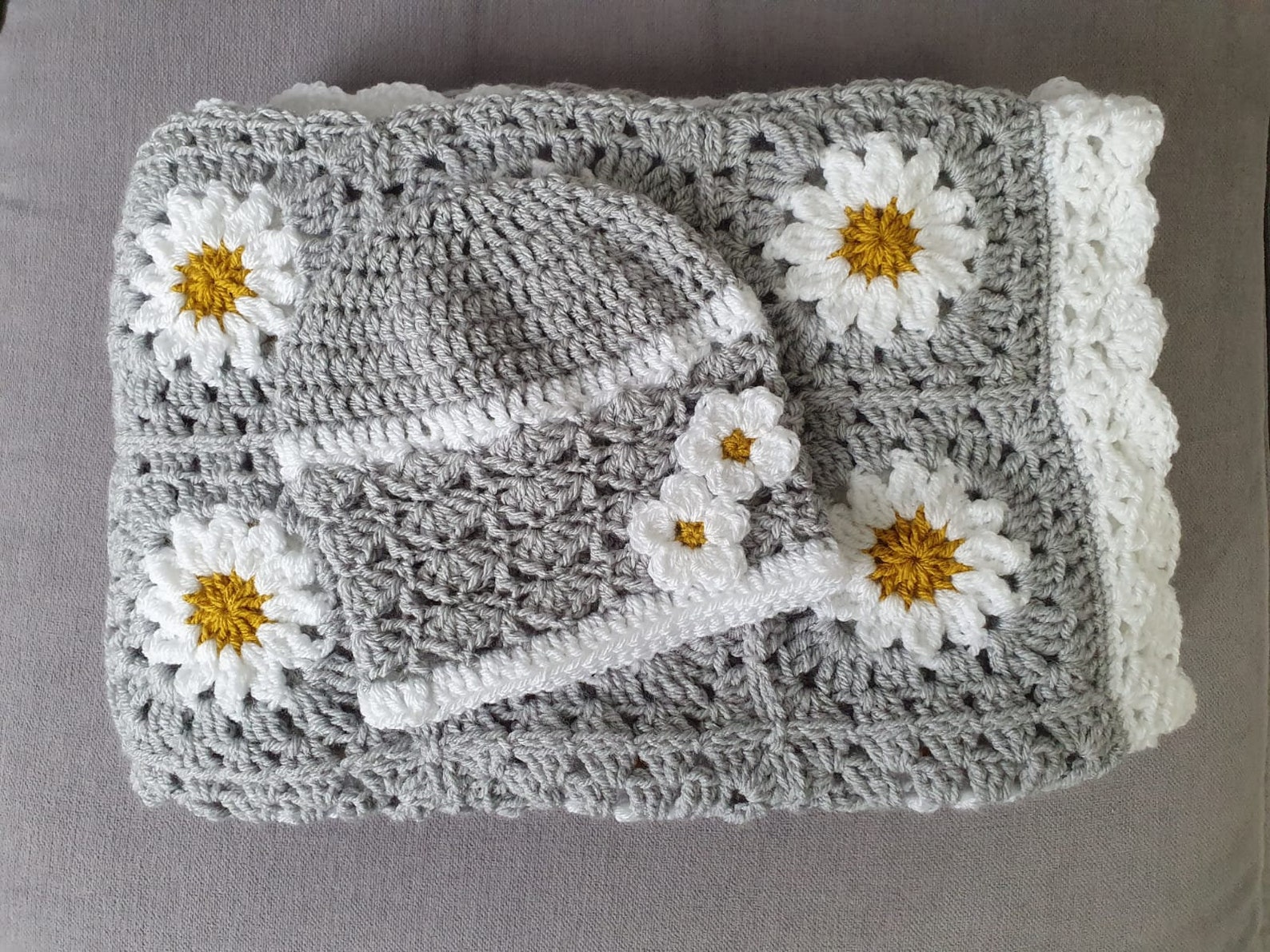 CUSTOM Crochet Baby Blanket // Daisy Flowers // Colours of Etsy UK