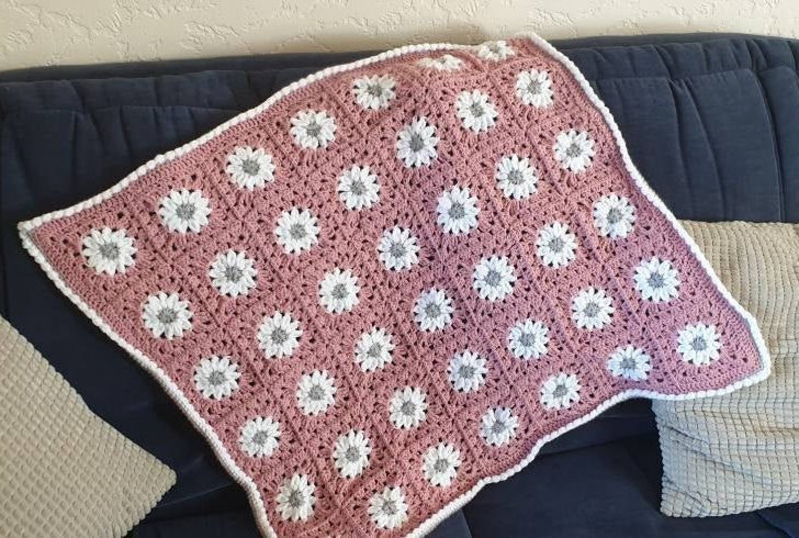 CUSTOM Crochet Baby Blanket // Daisy Flowers // Colours of Etsy UK