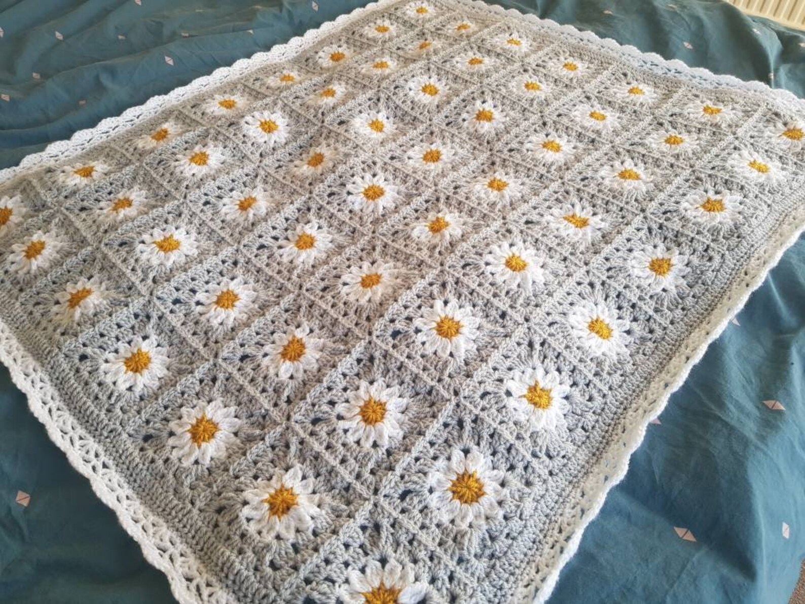 CUSTOM Crochet Baby Blanket // Daisy Flowers // Colours of Etsy UK