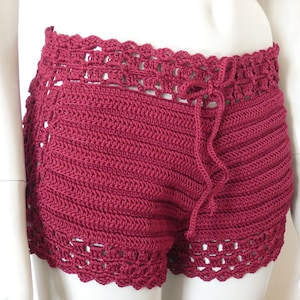 Pantaloncini donna all&#39;uncinetto, short corti all&#39;uncinetto