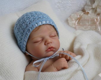 Newborn crochet bonnet