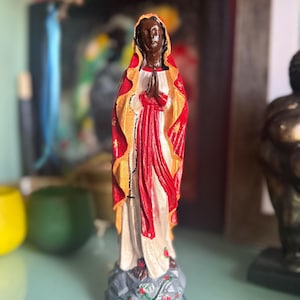Estatua de la Virgen María de la Virgen Negra