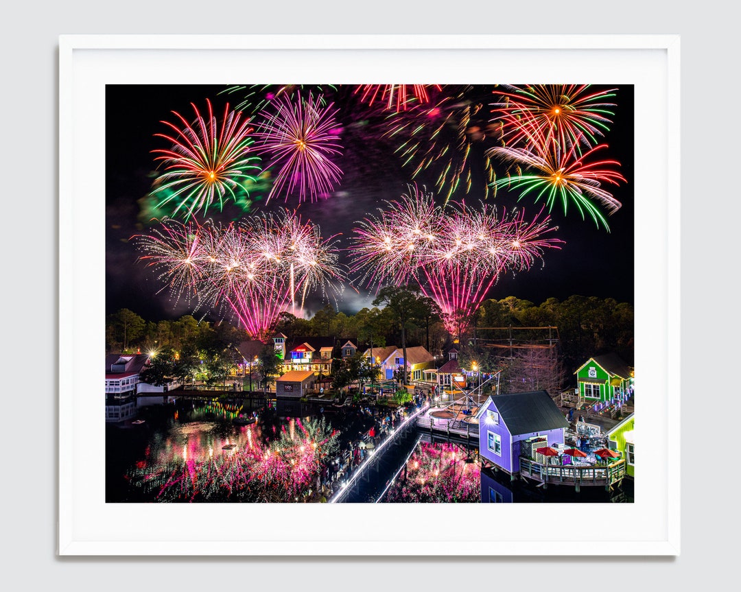 New Year's Eve Fireworks at Baytowne Wharf Sandestin Destin, Miramar