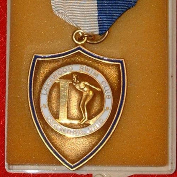 Vintage 1961 Lakewood swimming medal 1nd place boys 200 meter backstroke LEAAU