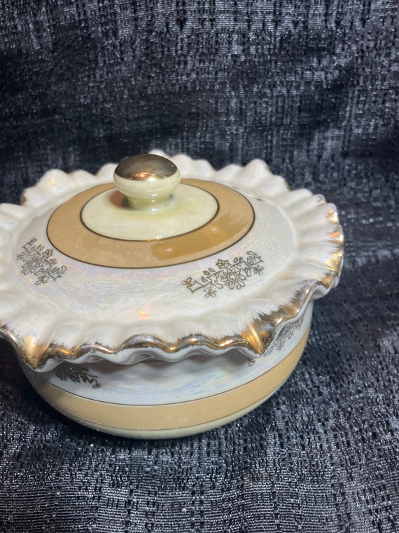 Norleans porcelain covered bowl ruffle with gold