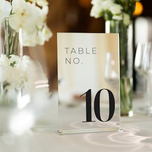 Numeri da tavolo per matrimonio - Decorazioni per tavolo per matrimonio - Numeri da tavolo in acrilico con specchio argentato con supporti - Apparecchiatura del tavolo - Segnali per tavolo per matrimonio