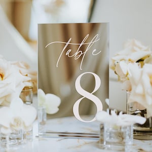 Silberne Spiegel Tischnummern - Hochzeit Tischnummern - Acryl Tischnummern - Tischschilder - Hochzeit Tisch Dekor - Tischnummern mit Ständer