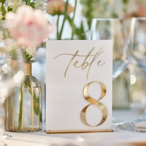 Numeri da tavolo per matrimonio - Segnali da tavolo in acrilico bianco 3D dorato a specchio - Decorazioni per tavolo per matrimonio - Numeri da tavolo con supporti - Apparecchiatura per tavolo per matrimonio