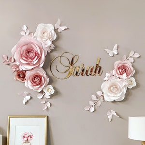 Flores de papel para guardería - Decoración de pared en rosa palo y blanco - Letrero con nombre en espejo dorado - Baby Shower